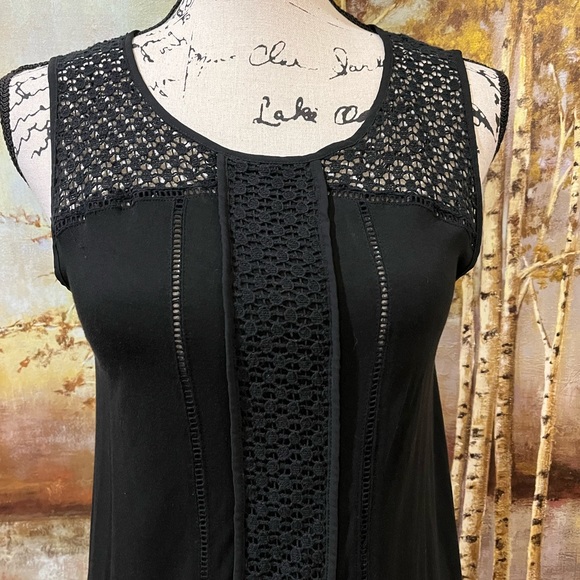 EUC LOFT Comfy, Sleeveless Top, Pretty Front & Shoulder detailing. - Picture 2 of 9